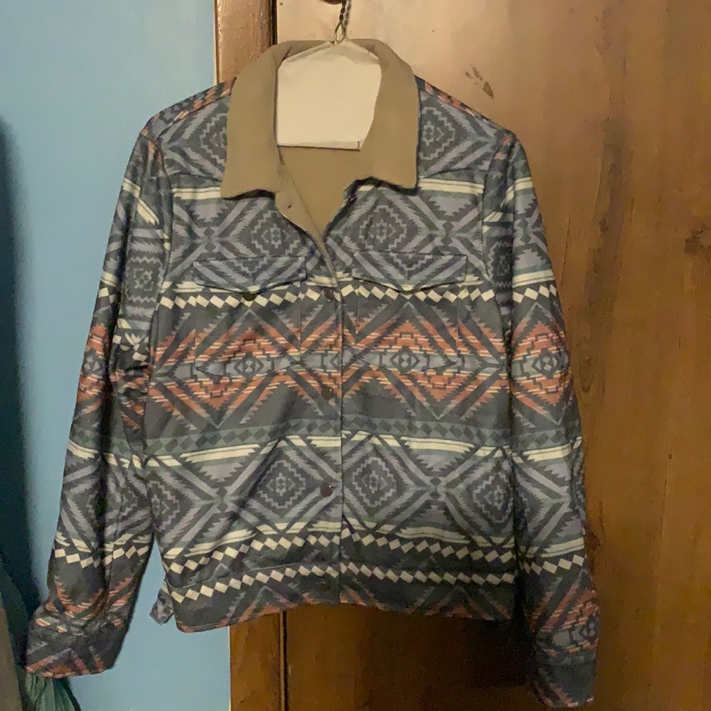 This jacket is too small for me.
